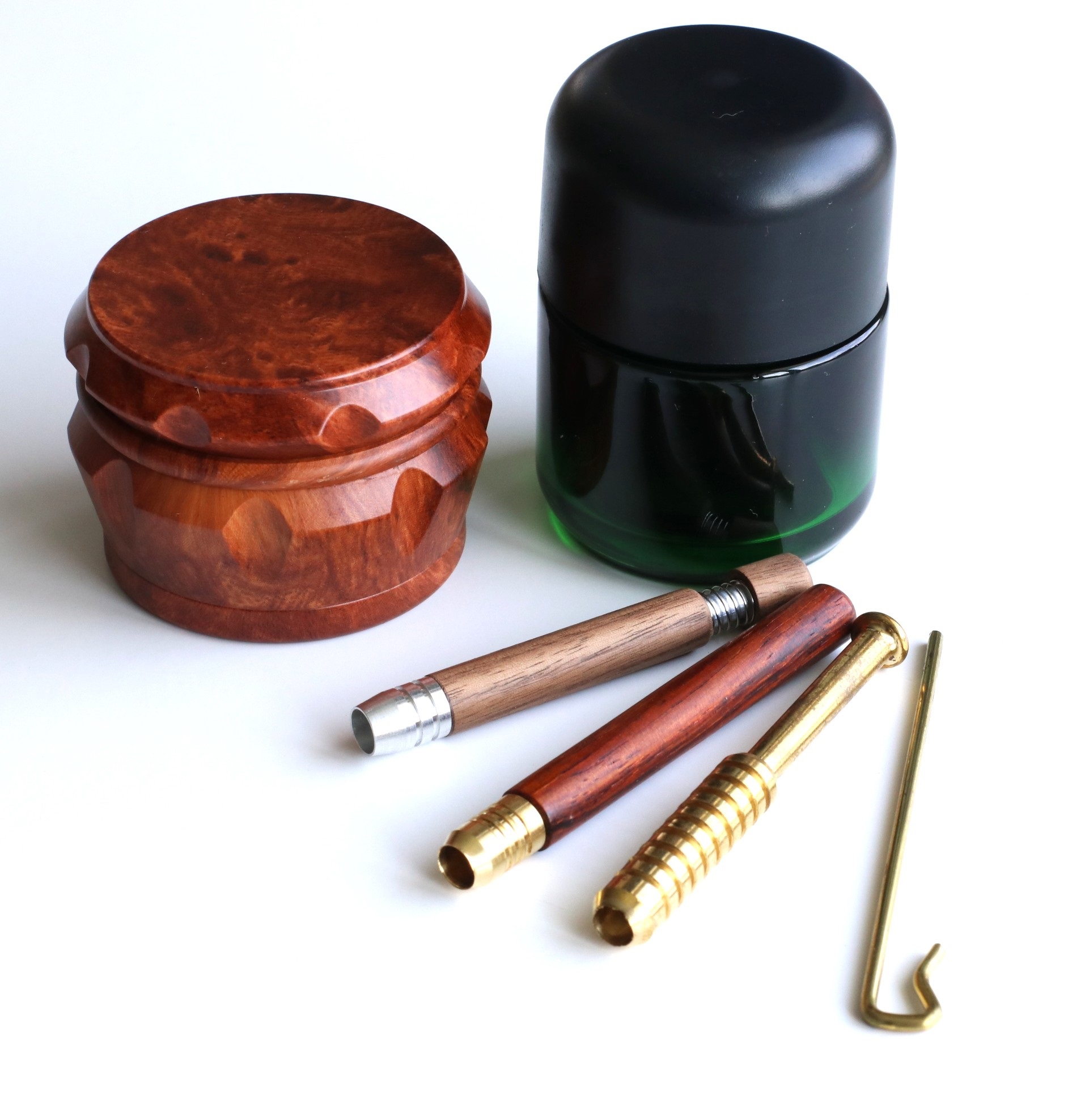 PRO 420 Gift Pack Bundle-Rolling Tray, Grinder, Stash Jar & Pipes-YOLO Ultimate Gift Pack for Smoker's - Grinder, Stash Jar and One Hitter pipes