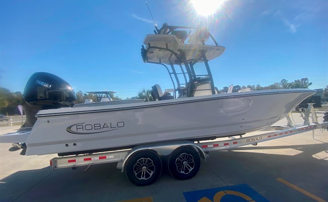 2025 Robalo 266 Cayman SkyDeck